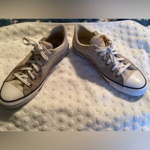 Like New Converse All Star Rave Cream and White Low-Top Sneakers